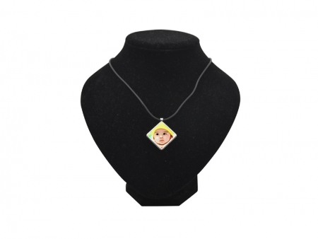 Diamond-shaped Necklace